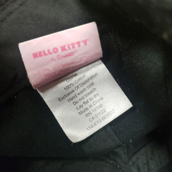 2/$15 Hello Kitty Hat Youth Size - Picture 2 of 2